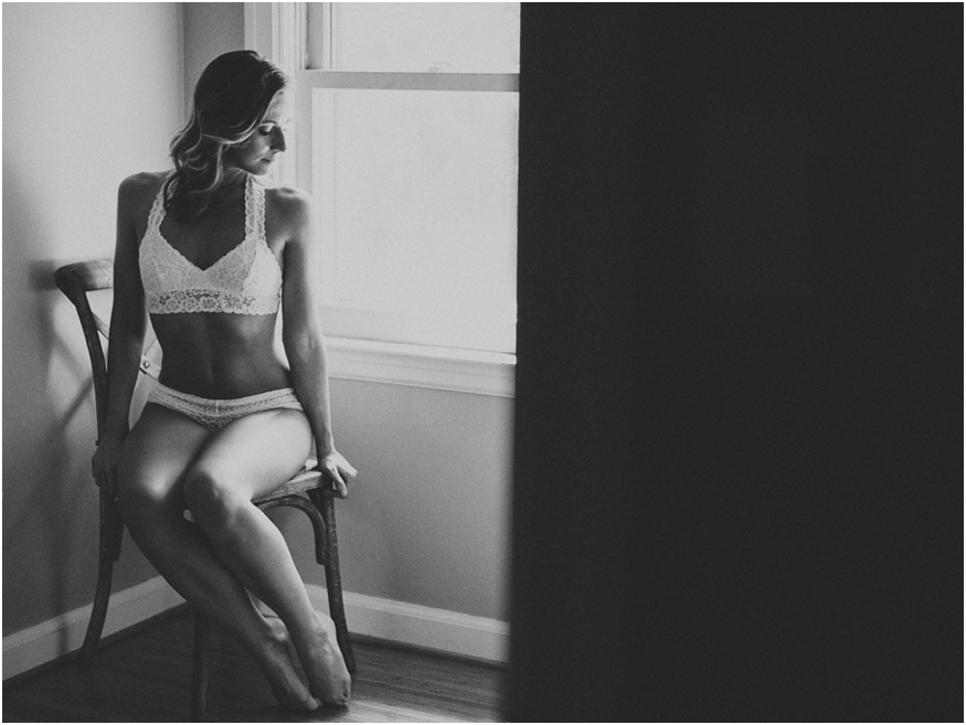 buffalo-nyc-boudoir-photographers-women-light-lines_0001
