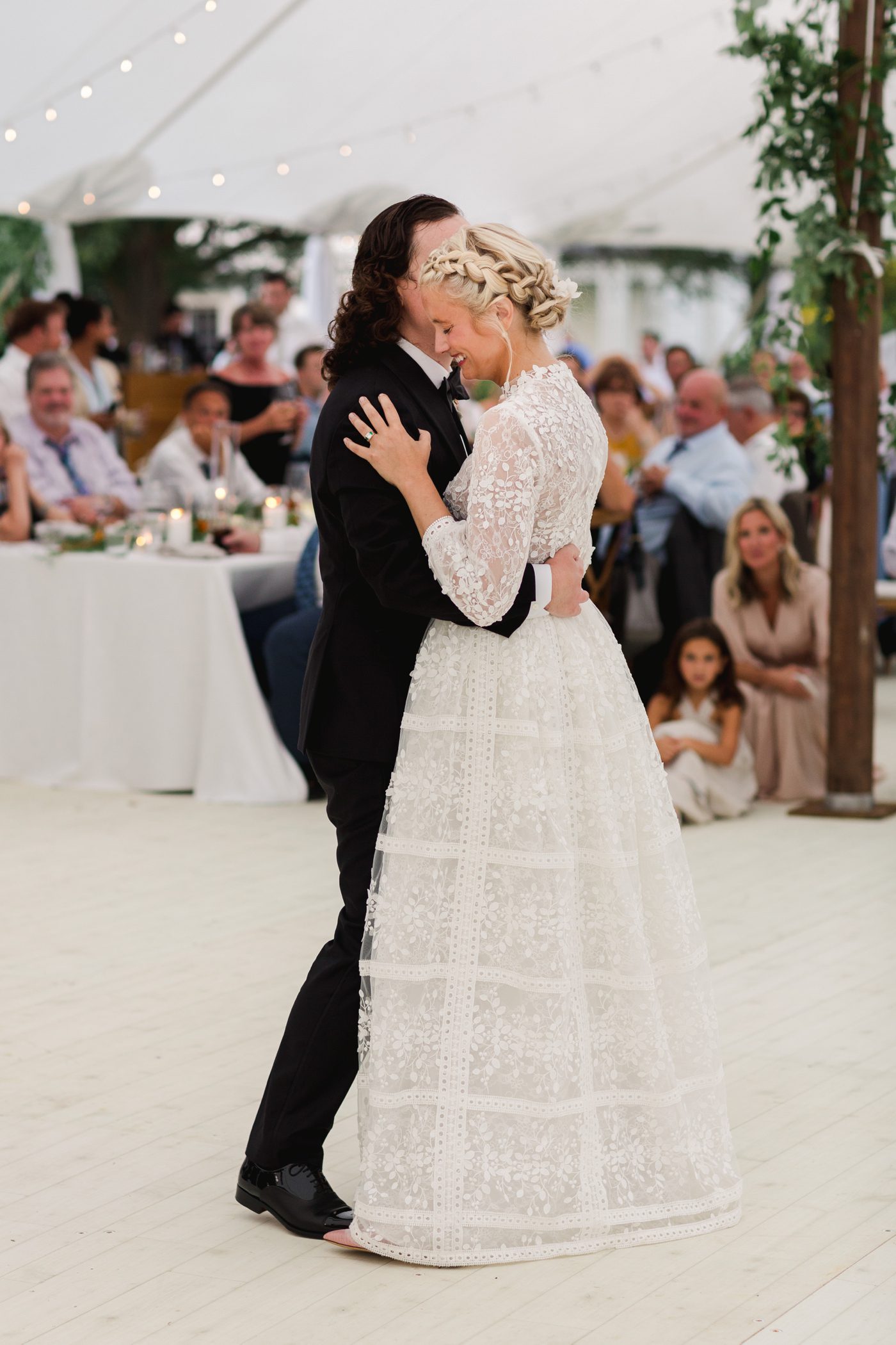 Couples first dance at Knox Farm